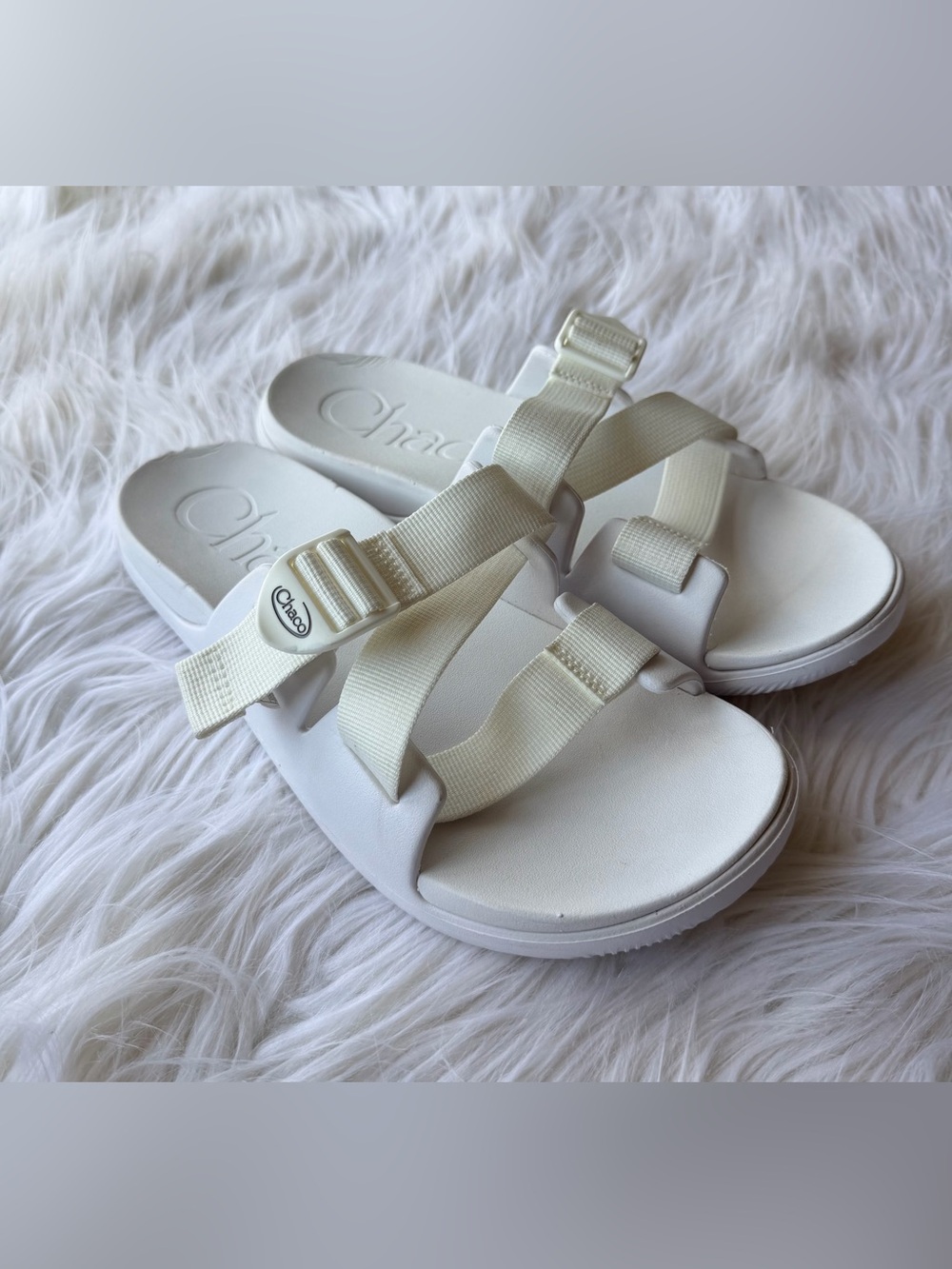 Chaco Women’s 11 All white Chillos Slide Sandals